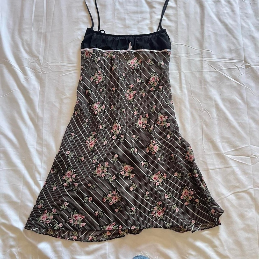 Floral Black and Pink Women's Nightgown
